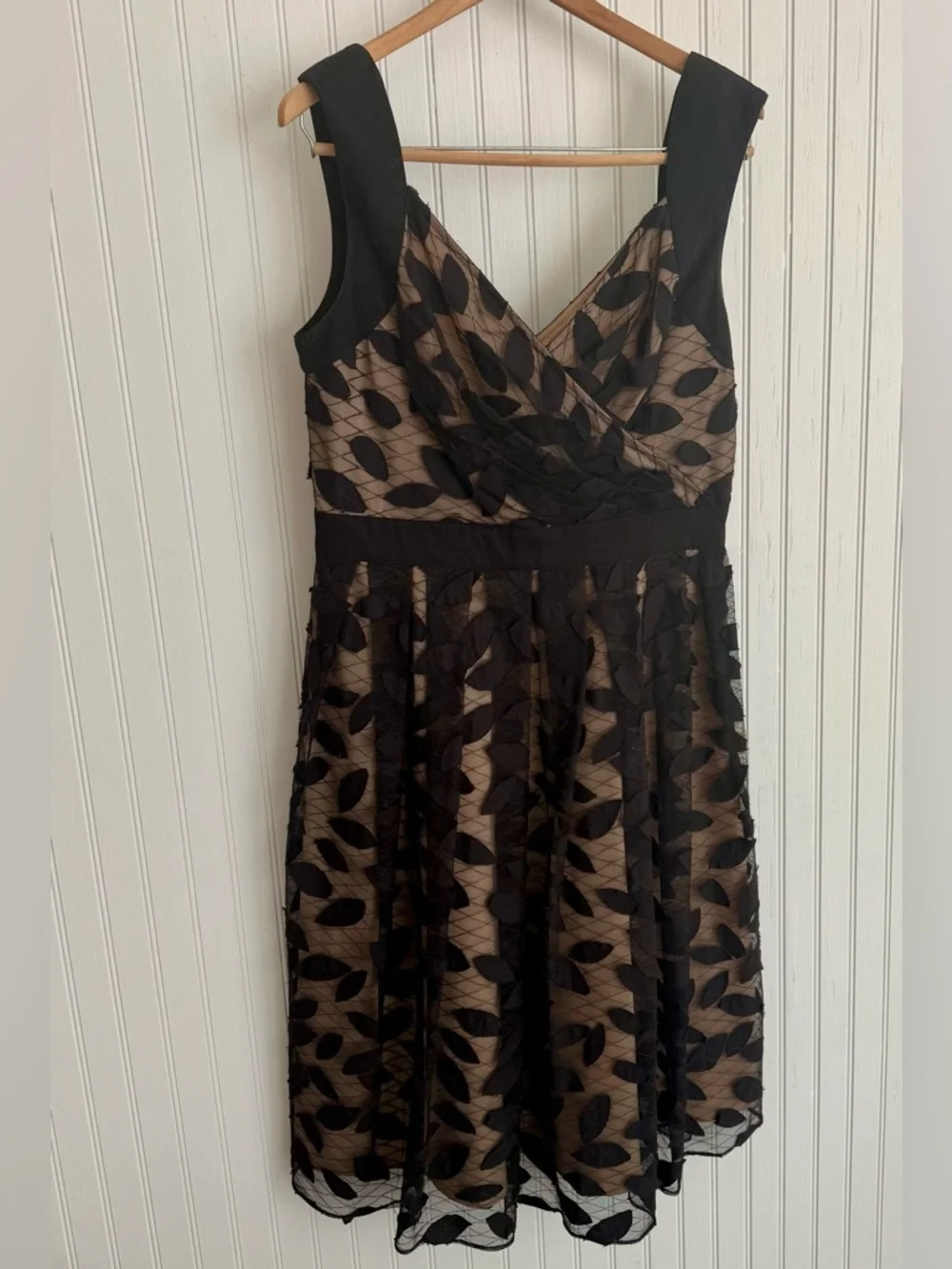 Adrianna Papell Black Lace Dress Leaf-Overlay V-Neck Midi Dress size 10 - Picture 1 of 4